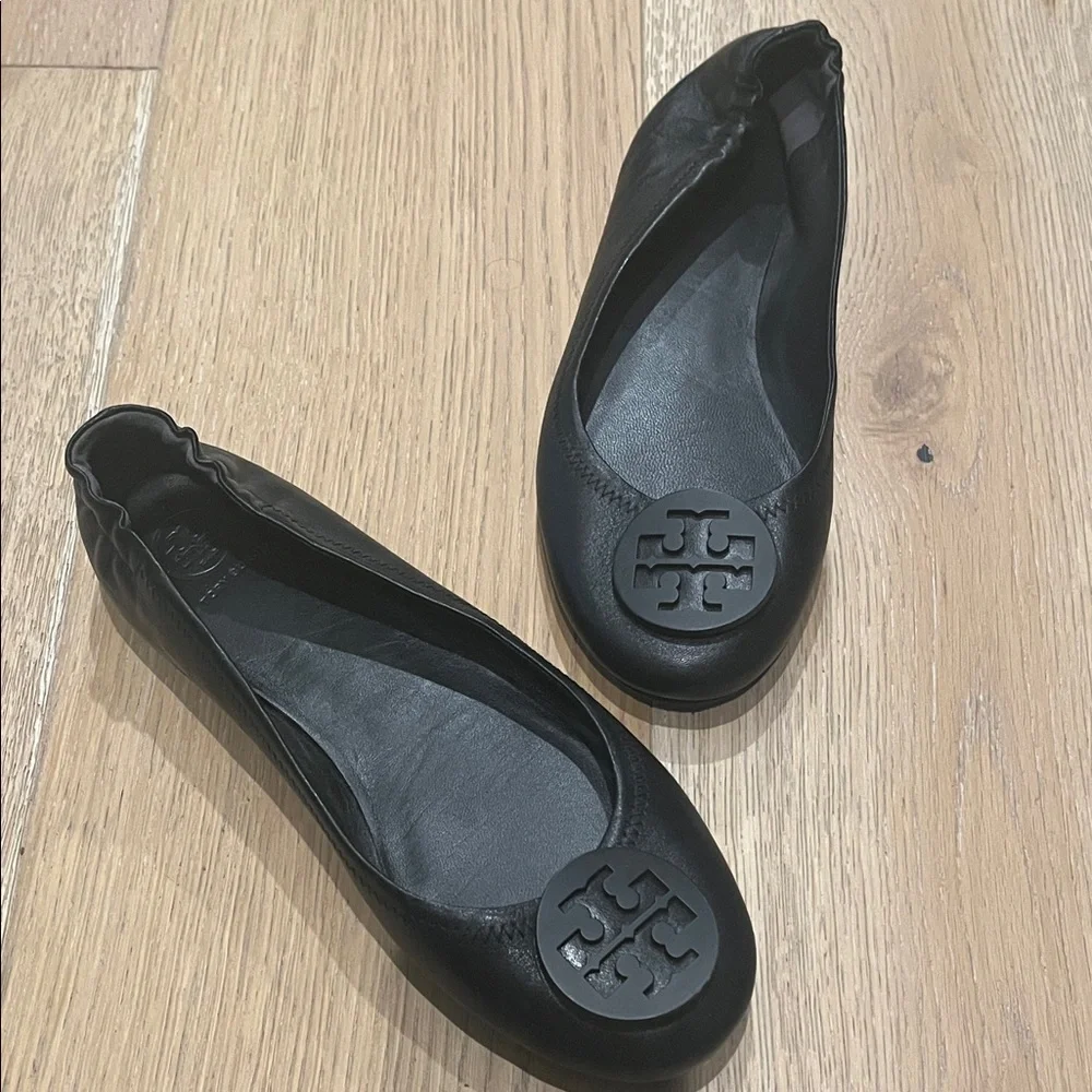 Tory Burch Black Leather Logo Ballet Flats - Picture 9 of 9